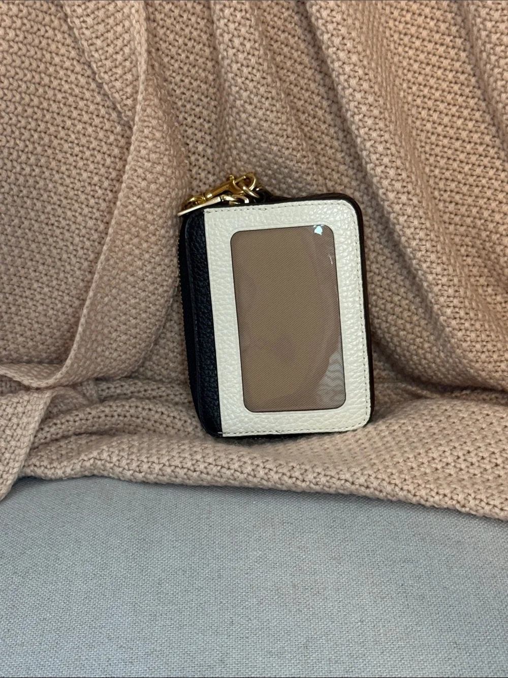 Coach Zip Cardcase - Picture 2 of 3